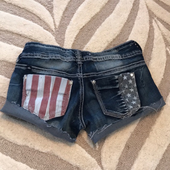 Jean Short shorts - Picture 2 of 2